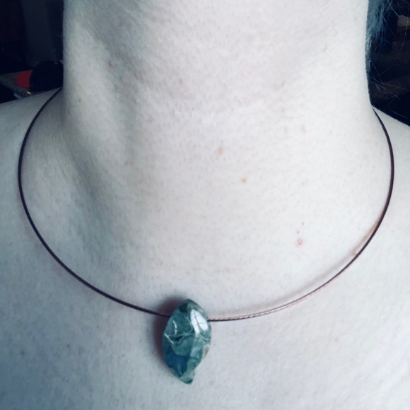 Boho Agate and Copper Memory Wire Necklace - Picture 5 of 6